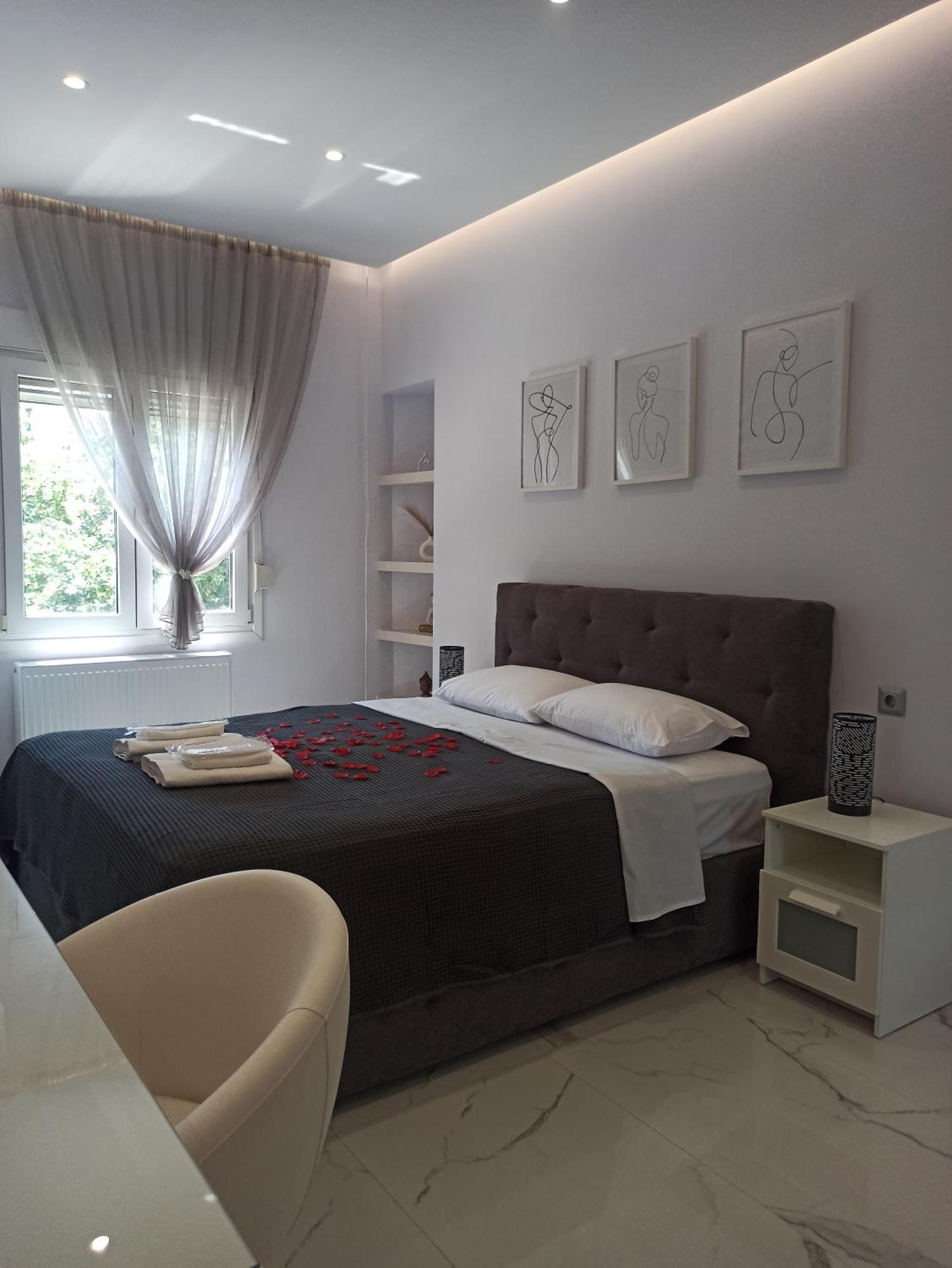 Athonos Secret Diamond Apartment Tesalonika Bagian luar foto